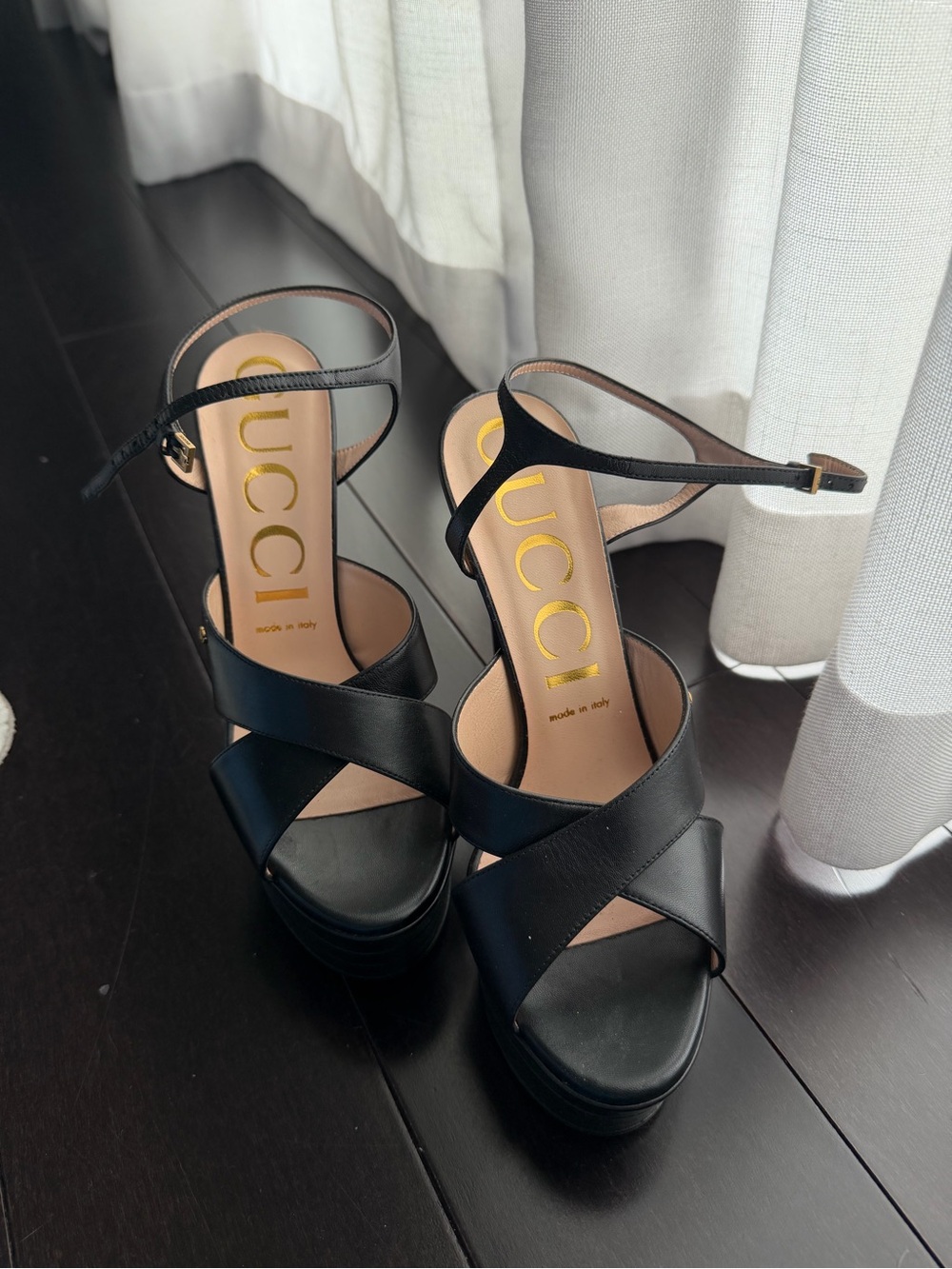 Gucci Black Leather Platform Sandals with Gold Logo - Picture 2 of 3